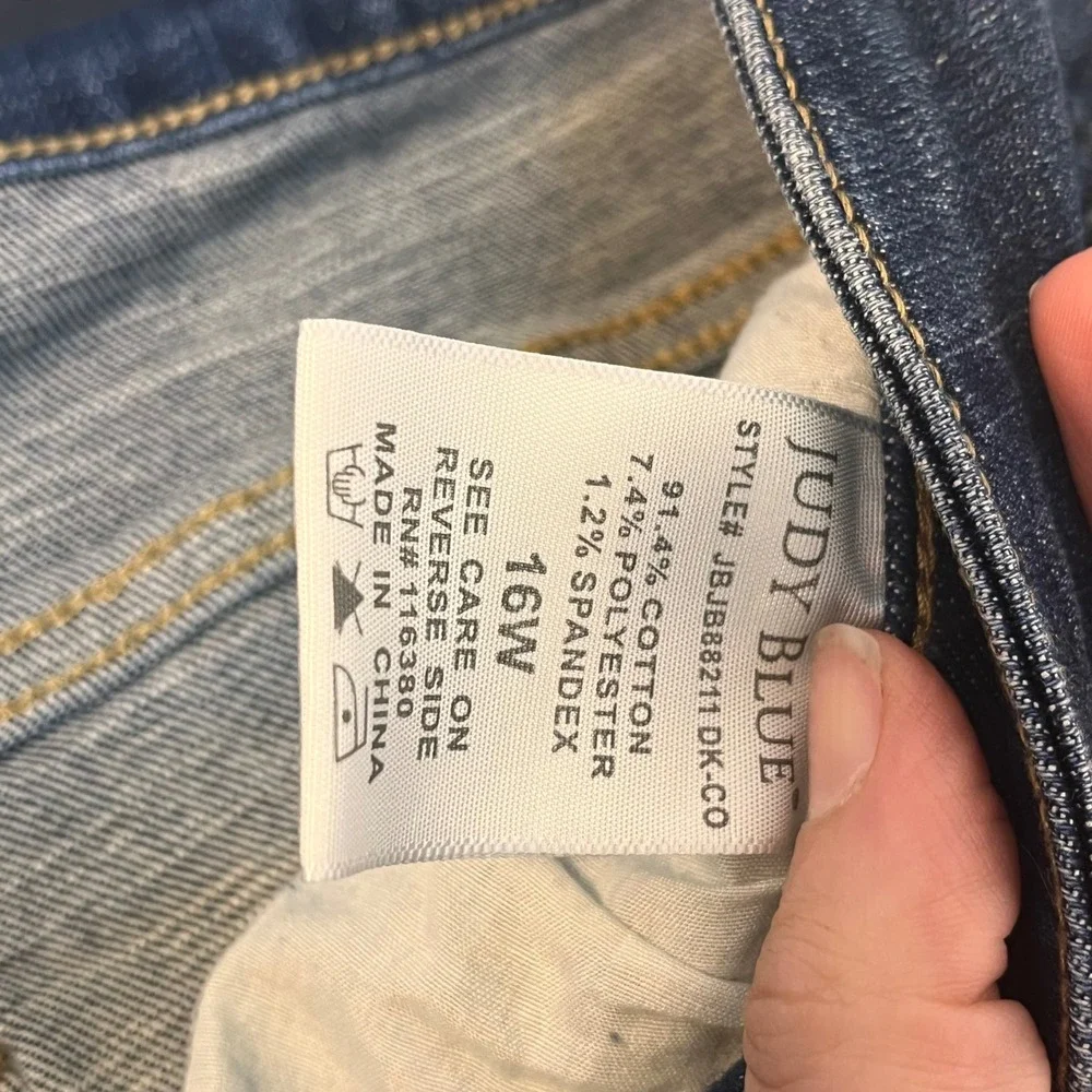 Judy Blue Capri Fit Distressed Dark Wash Denim Jeans 16W JB88211 DK-CO